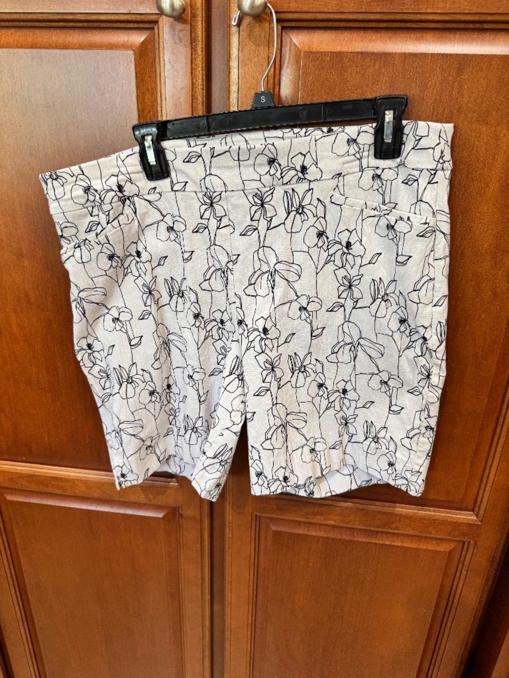 Chicos Brigette 7” pull on floral shorts